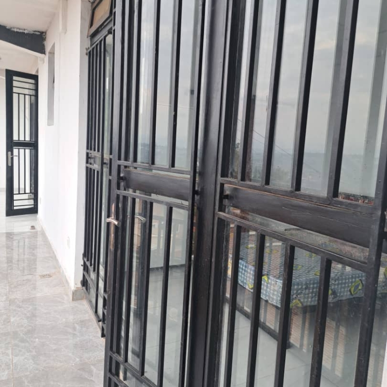 Unfurnished ,3 Bedroom apartment,3 bathrooms Apartment