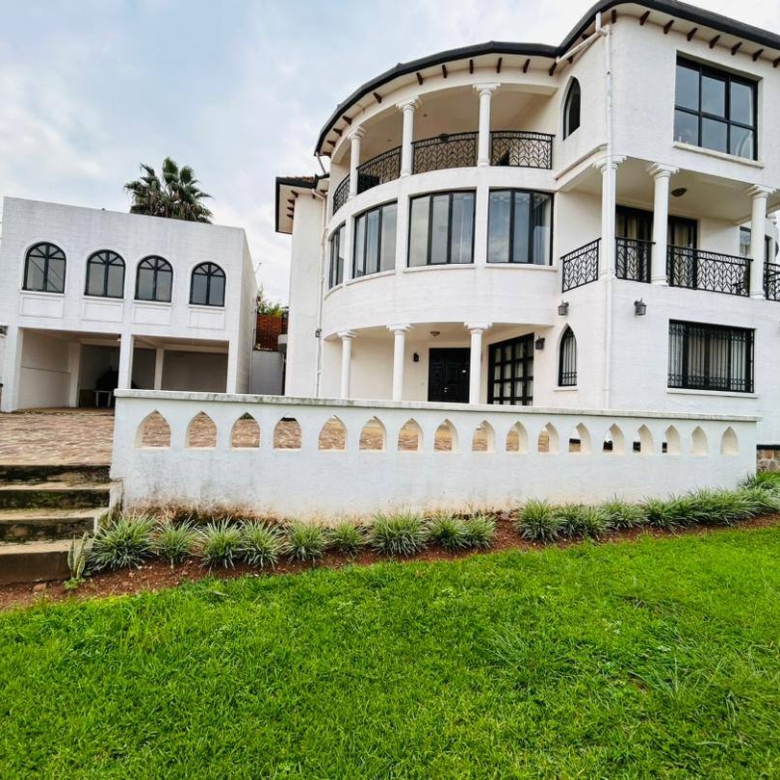 Fully equiped 7 bedrooms House for rent